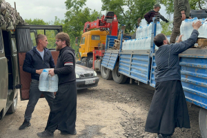 Орловская епархия оказала помощь в доставке 20 тонн воды